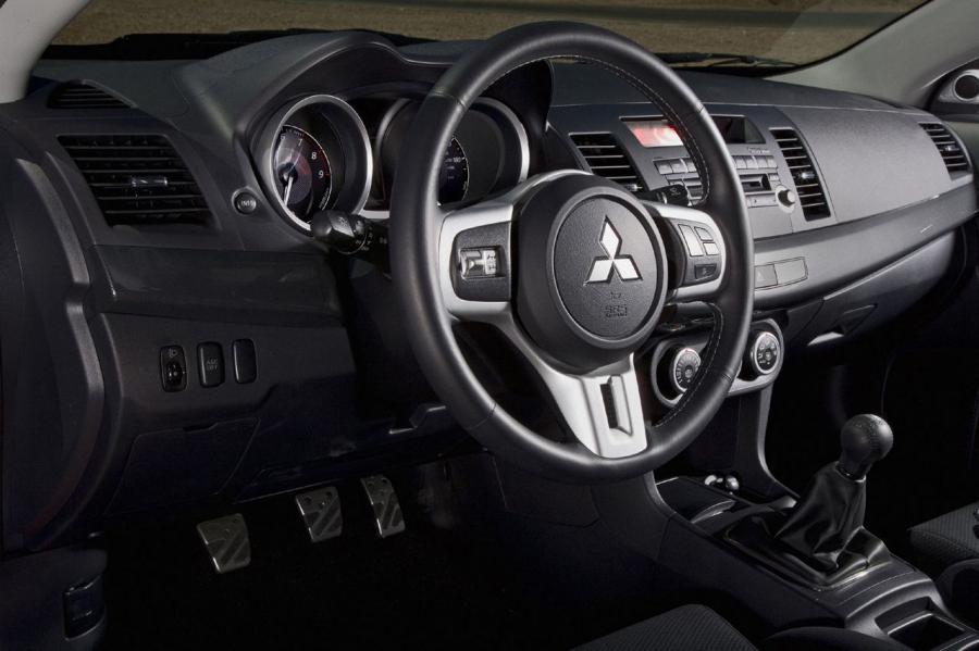  Mitsubishi Lancer Evolution X 2007 года  (фото 107 из 149)